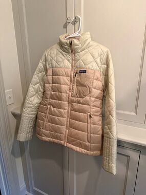 Patagonia Women's Two-Tone Quilted Jacket in Cream & Blush Radalie